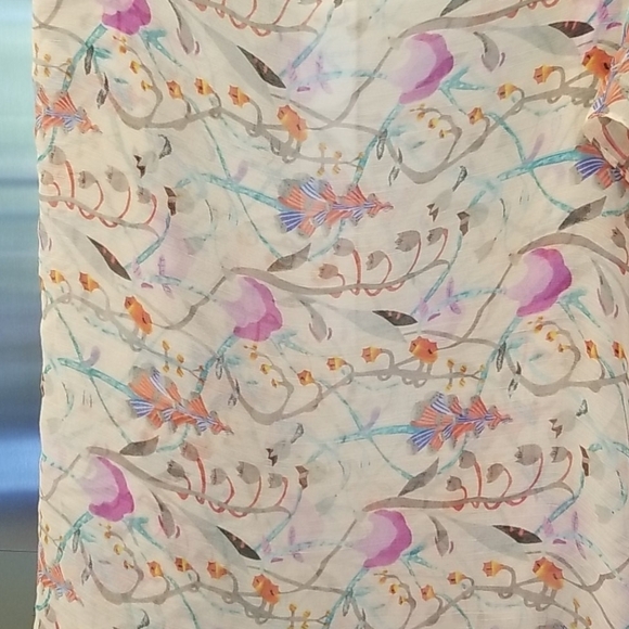 💕MONSERAT DE LUCCA💕 100% Viscose Floral Scarf - Picture 6 of 8